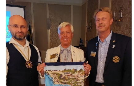 Vår nya president Adlan Elmurzaev välkomnade våra gäster Helena och Hans Dahlin från
Goleta Noontime RC I Kalifornien.